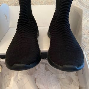 APL Women’s Techloom Chelsea size 6.5